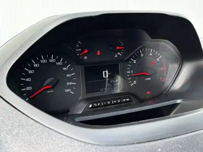 Peugeot Partner 1.6 BlueHdi 100cv Premium 2020 - 13990 EUR, 135000 km - AUTO.MOTO.pt - 135000km - foto 16 de 35