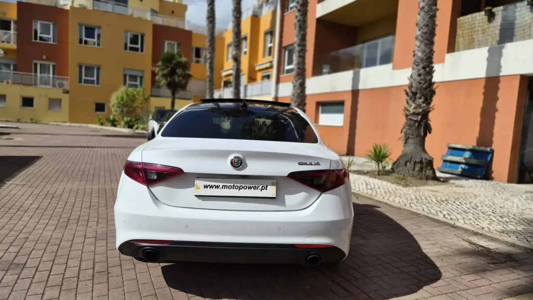 Alfa Romeo Giulia 2022 - 37480 EUR, 65000 km - AUTO.MOTO.pt - 65000km - foto 16 de 19