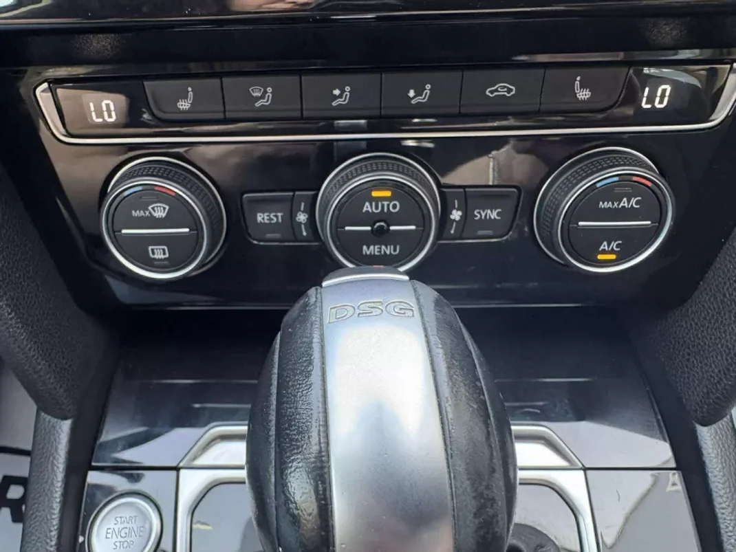 Volkswagen Passat Variant 2019 - 18900 EUR, 258985 km - AUTO.MOTO.pt - 258985km - foto 9 de 27