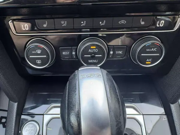 Volkswagen Passat Variant 2019 - 16900 EUR, 258985 km - AUTO.MOTO.pt - 258985km - foto 9 de 27