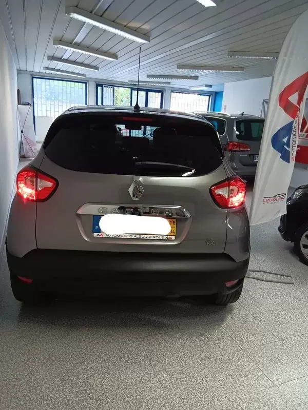 Renault Captur 2016 - 11950 EUR, 88000 km - AUTO.MOTO.pt - 88000km - foto 4 de 14