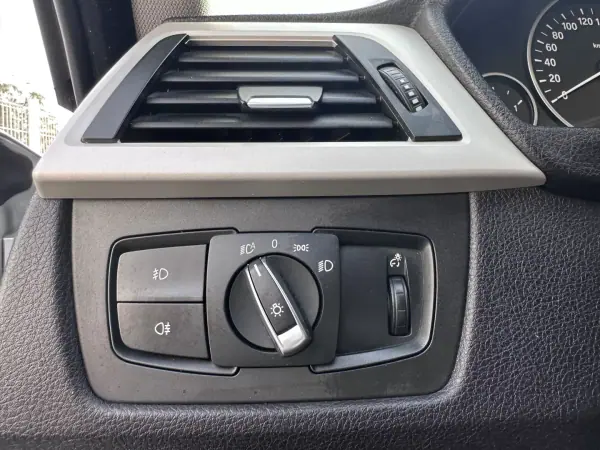 BMW 418 Gran Coupé 2016 - 16900 EUR, 190000 km - AUTO.MOTO.pt - 190000km - foto 19 de 52