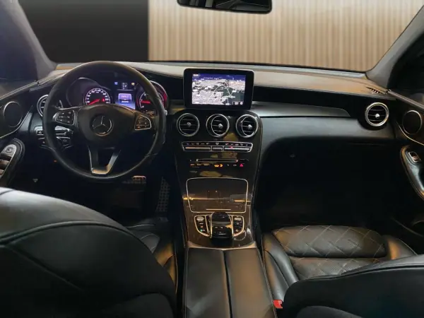 Mercedes-Benz GLC 250 2016 - 25450 EUR, 376930 km - AUTO.MOTO.pt - 376930km - foto 9 de 20