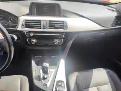 BMW 330 2018 - 15900 EUR, 231000 km - AUTO.MOTO.pt - 231000km - foto 12 de 15