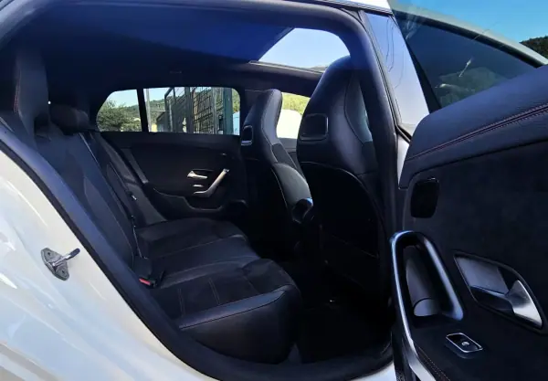 Mercedes-Benz CLA 250 2022 - 33999 EUR, 70000 km - AUTO.MOTO.pt - 70000km - foto 8 de 34