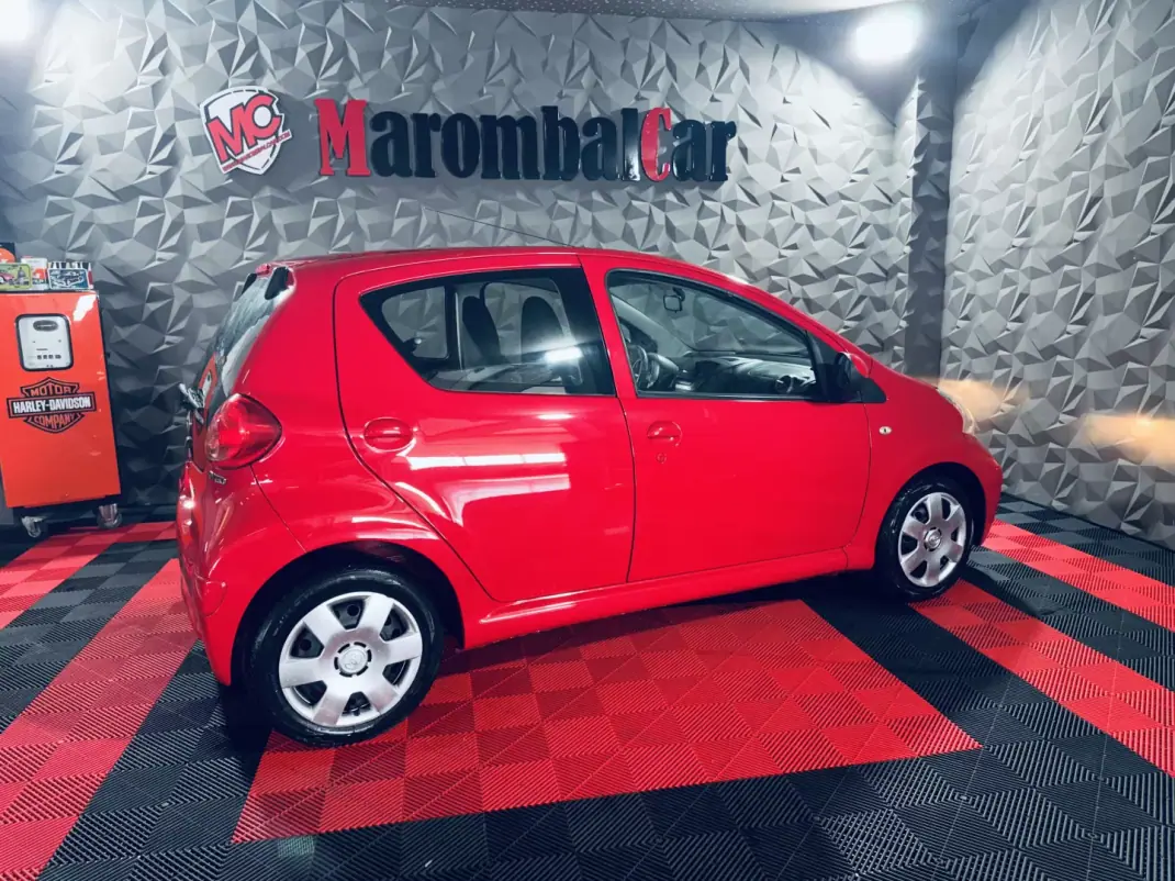 Toyota Aygo 2009 - 5250 EUR, 123137 km - AUTO.MOTO.pt - 123137km - foto 6 de 27