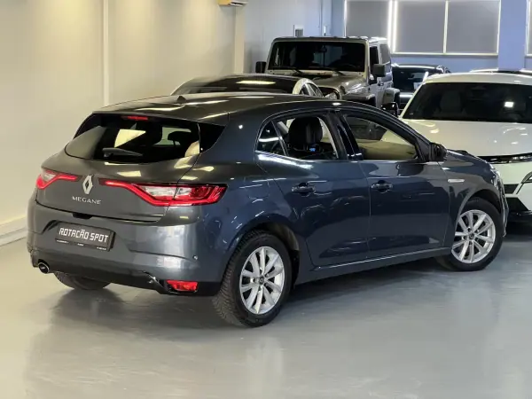 Renault Mégane 2016 - 11990 EUR, 140000 km - AUTO.MOTO.pt - 140000km - foto 33 de 41