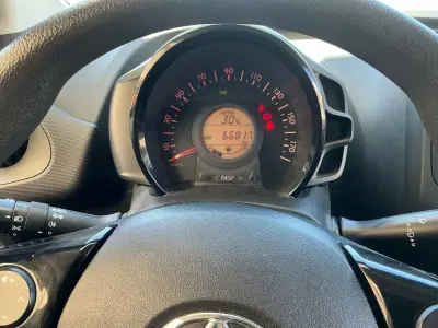 Toyota Aygo 2018 - 10990 EUR, 67000 km - foto 6 de 15