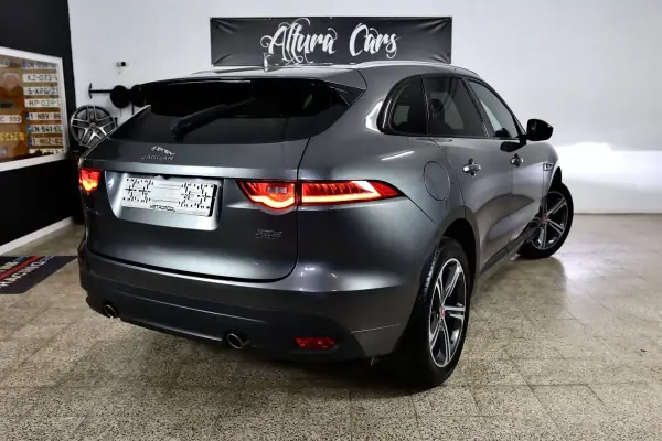 Jaguar F-Pace 2018 - 33900 EUR, 70000 km - AUTO.MOTO.pt - 70000km - foto 34 de 39