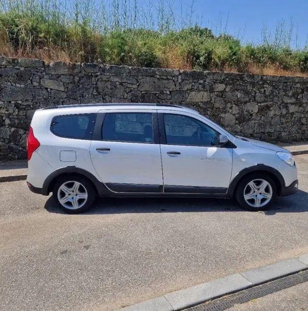 Dacia Lodgy 2017 - 10000 EUR, 44500 km - AUTO.MOTO.pt - 44500km - foto 3 de 18