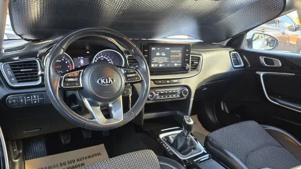 Kia XCeed 2022 - 17500 EUR, 75020 km - AUTO.MOTO.pt - 75020km - foto 16 de 25