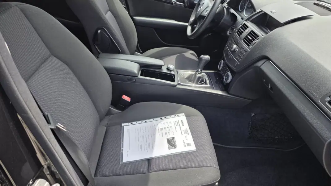 Mercedes-Benz C 200 2011 - 13890 EUR, 240000 km - 240000km - foto 15 de 19