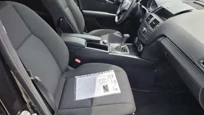 Mercedes-Benz C 200 2011 - 13890 EUR, 240000 km - AUTO.MOTO.pt - 240000km - foto 15 de 19