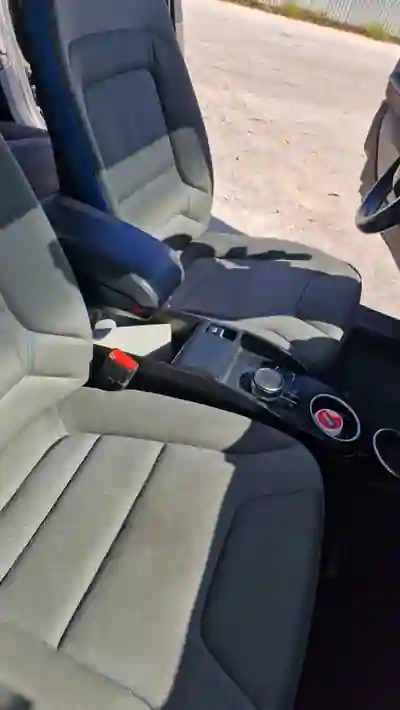 BMW i3 2017 - 19500 EUR, 151000 km - AUTO.MOTO.pt - 151000km - foto 10 de 17