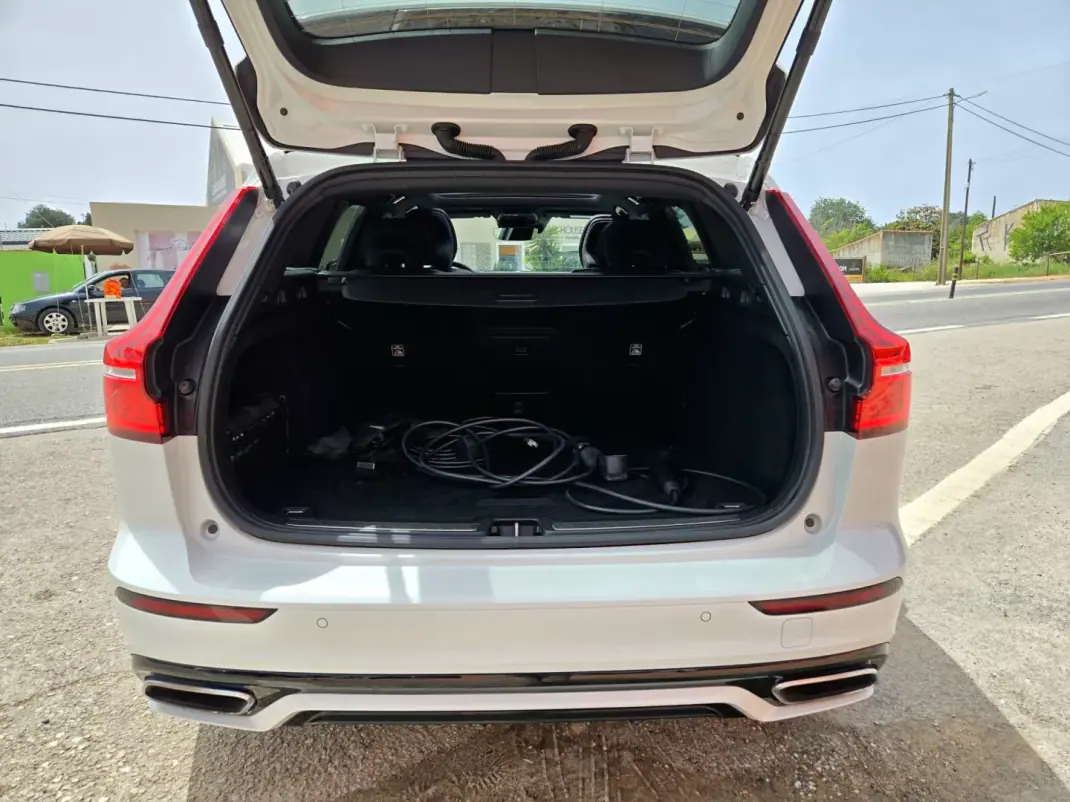 Volvo V60 2022 - 29950 EUR, 97538 km - AUTO.MOTO.pt - 97538km - foto 10 de 10