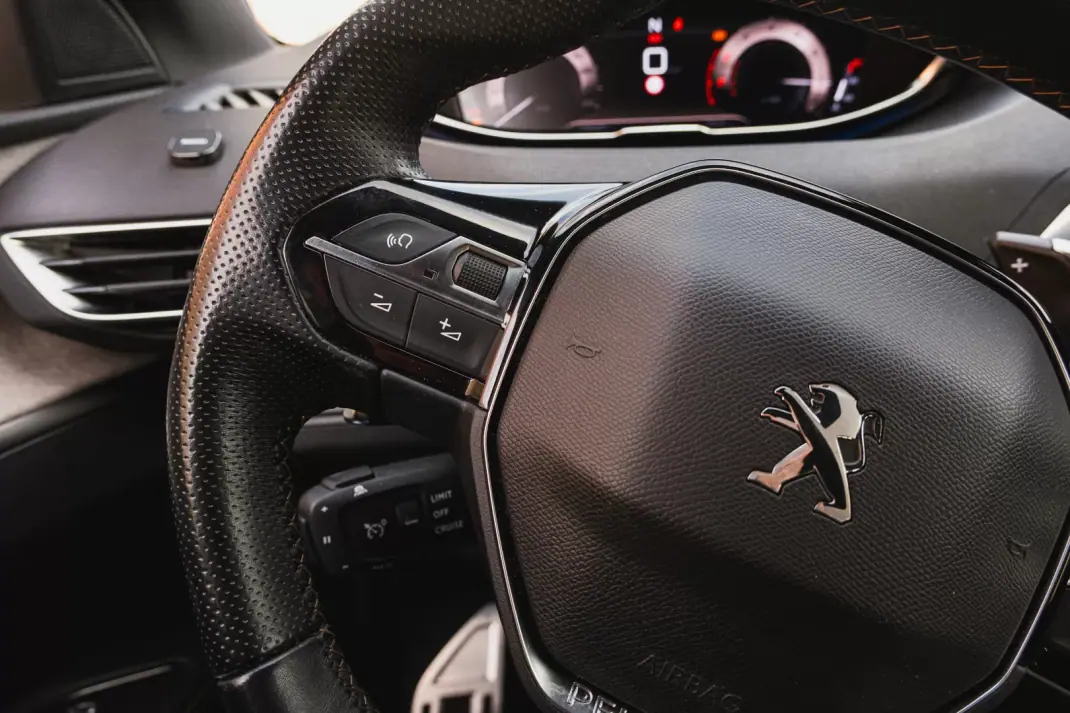 Peugeot 5008 2021 - 24000 EUR, 128300 km - AUTO.MOTO.pt - 128300km - foto 10 de 23