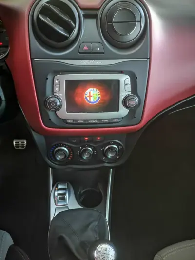 Alfa Romeo MiTo 2015 - 6750 EUR, 140000 km - AUTO.MOTO.pt - 140000km - foto 18 de 20