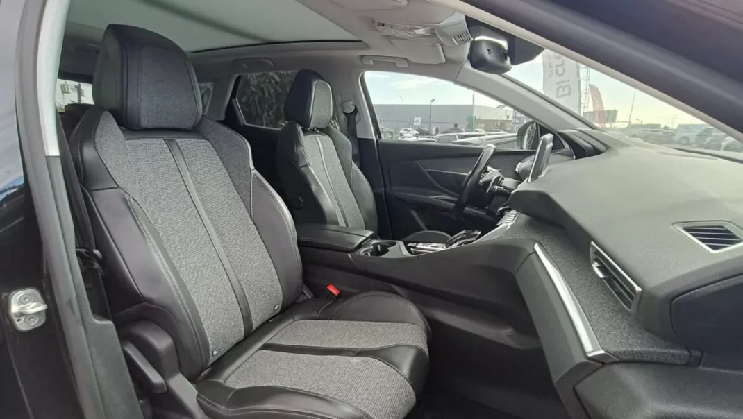 Peugeot 3008 2018 - 20990 EUR, 105000 km - AUTO.MOTO.pt - 105000km - foto 17 de 47