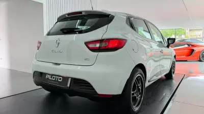 Renault Clio 2015 - 9990 EUR, 83183 km - AUTO.MOTO.pt - 83183km - foto 9 de 19