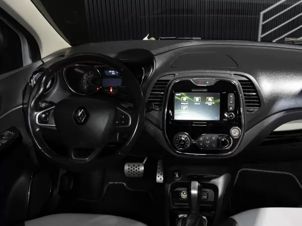 Renault Captur 2016 - 13990 EUR, 109000 km - AUTO.MOTO.pt - 109000km - foto 14 de 36