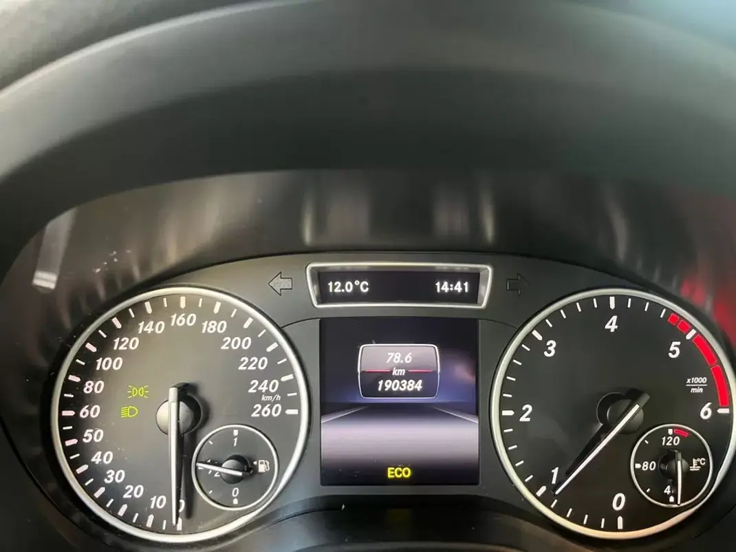 Mercedes-Benz A 180 2014 - 14999 EUR, 191121 km - AUTO.MOTO.pt - 191121km - foto 22 de 24