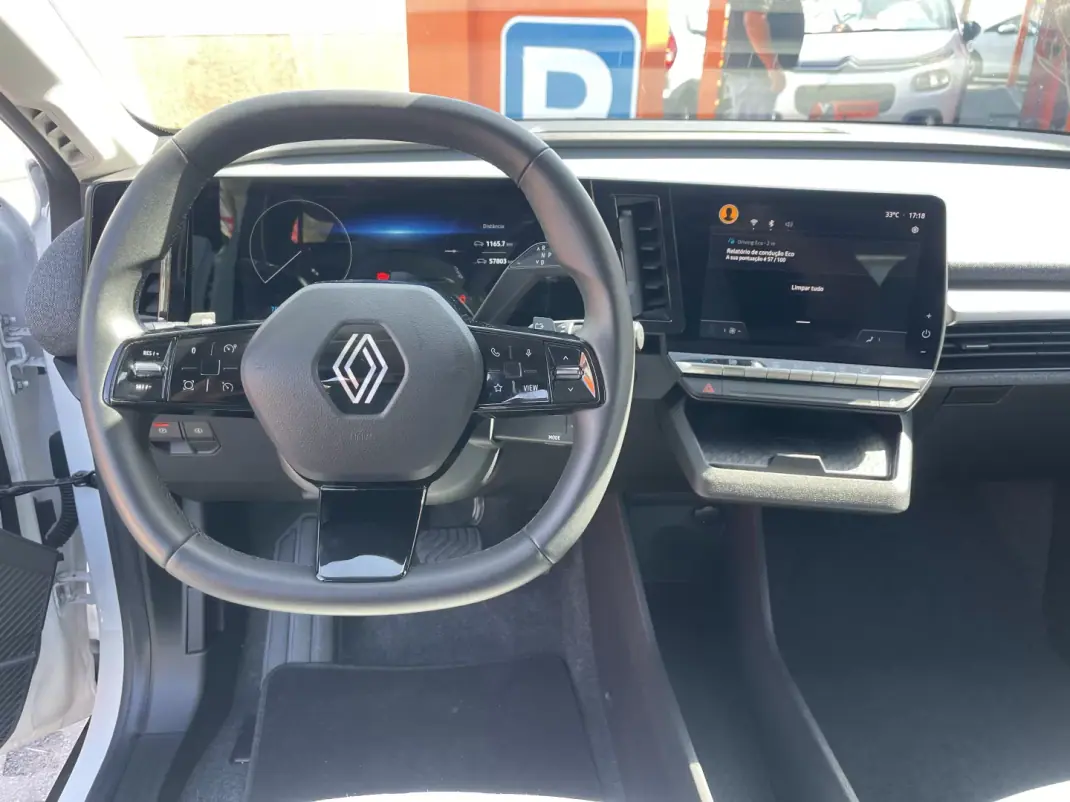 Renault Mégane E-Tech 2023 - 27950 EUR, 57803 km - AUTO.MOTO.pt - 57803km - foto 10 de 11