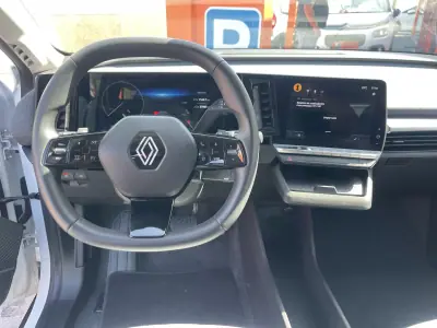 Renault Mégane E-Tech 2023 - 27950 EUR, 57803 km - AUTO.MOTO.pt - 57803km - foto 10 de 11
