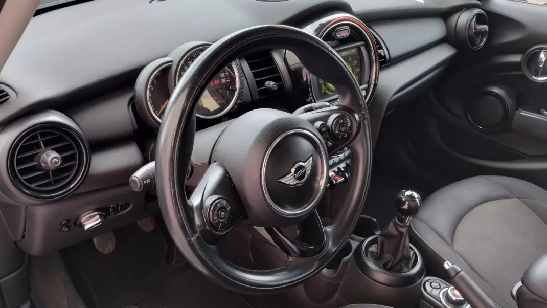 MINI 5 Portas 2016 - 8999 EUR, 224000 km - AUTO.MOTO.pt - 224000km - foto 12 de 32