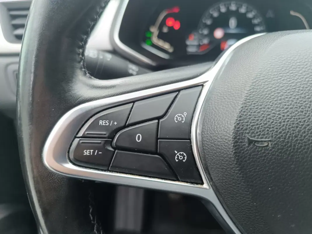 Renault Captur 2020 - 14900 EUR, 196207 km - AUTO.MOTO.pt - 196207km - foto 28 de 34