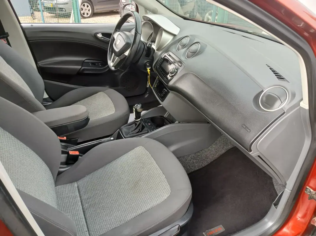 SEAT Ibiza 2009 - 5950 EUR, 160333 km - AUTO.MOTO.pt - 160333km - foto 23 de 25