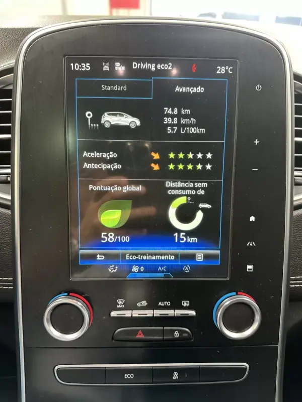 Renault Scénic 2016 - 10900 EUR, 220000 km - AUTO.MOTO.pt - 220000km - foto 47 de 66