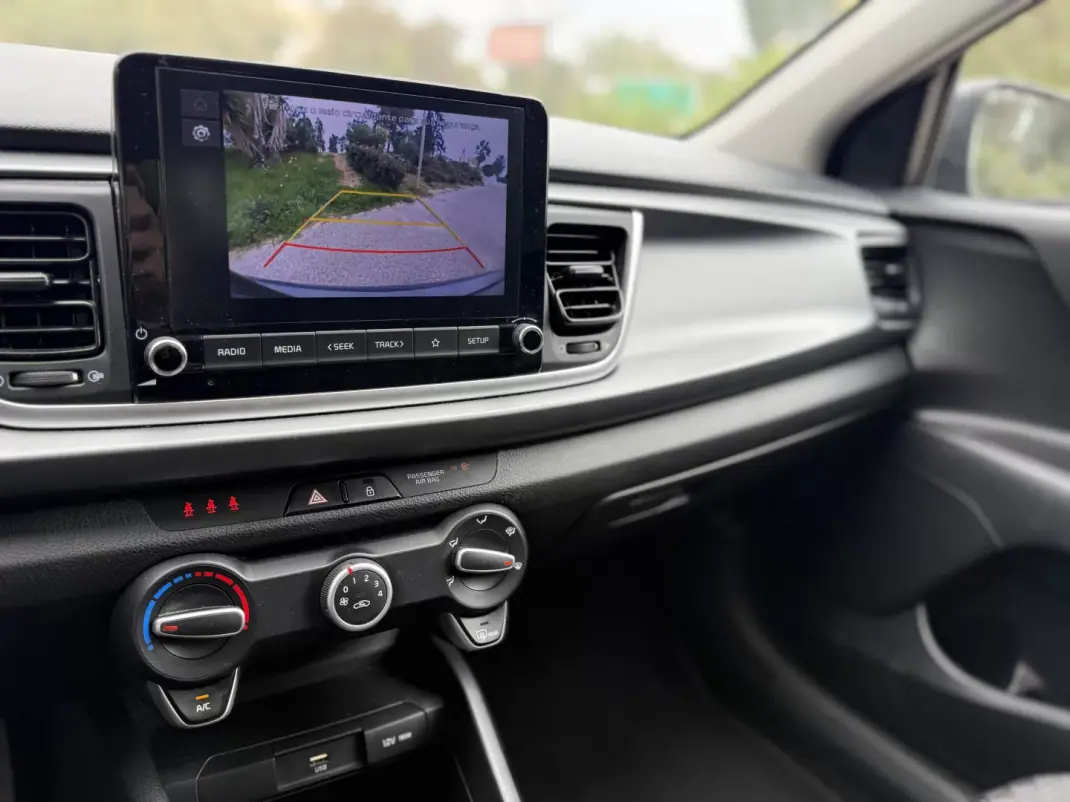 Kia Rio 2023 - 14999 EUR, 30000 km - AUTO.MOTO.pt - 30000km - foto 10 de 13