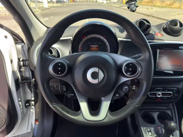 Smart ForFour 2016 - 11995 EUR, 84000 km - AUTO.MOTO.pt - 84000km - foto 19 de 42