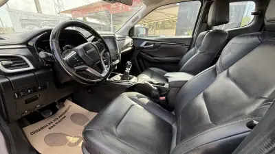 Isuzu D-Max 2021 - 31990 EUR, 140000 km - AUTO.MOTO.pt - 140000km - foto 12 de 33