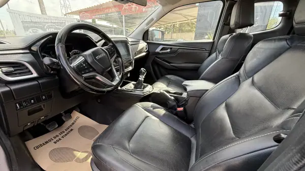 Isuzu D-Max 2021 - 31990 EUR, 140000 km - AUTO.MOTO.pt - 140000km - foto 12 de 33