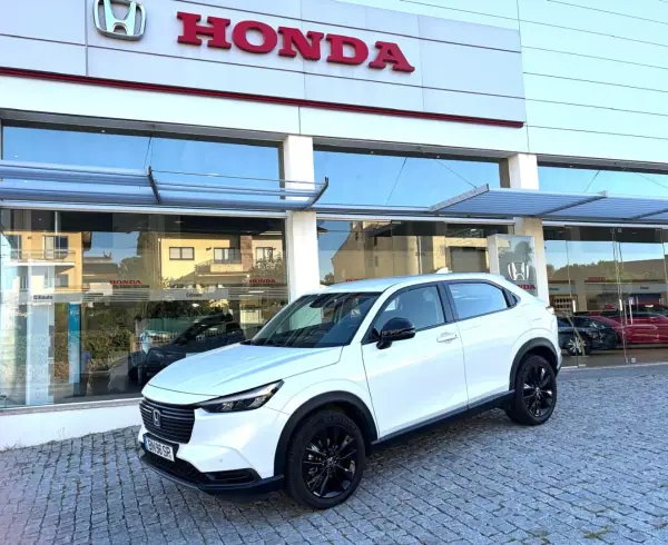 Honda HR-V 1.5 i-MMD e:HEV Elegance Black Edition 2024 Híbrido (Gasolina) — 30 000 km Honda HR-V 1.5 i-MMD e:HEV Elegance Black Edition 2024 Híbrido (Gasolina)