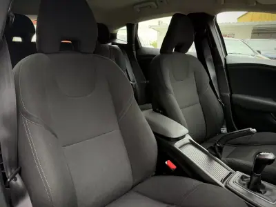 Volvo V40 2018 - 16850 EUR, 87000 km - AUTO.MOTO.pt - 87000km - foto 9 de 16