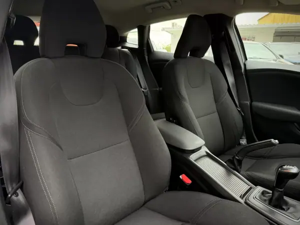 Volvo V40 2018 - 16850 EUR, 87000 km - AUTO.MOTO.pt - 87000km - foto 9 de 16