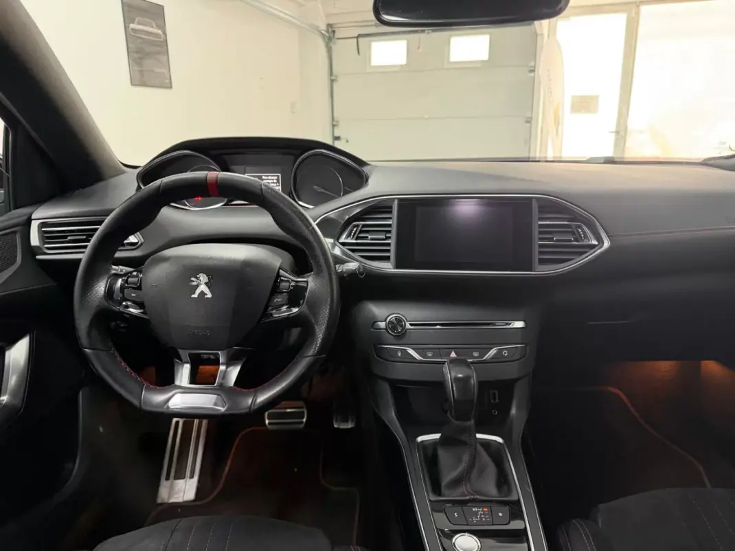 Peugeot 308 SW 2015 - 9990 EUR, 166000 km - AUTO.MOTO.pt - 166000km - foto 8 de 21