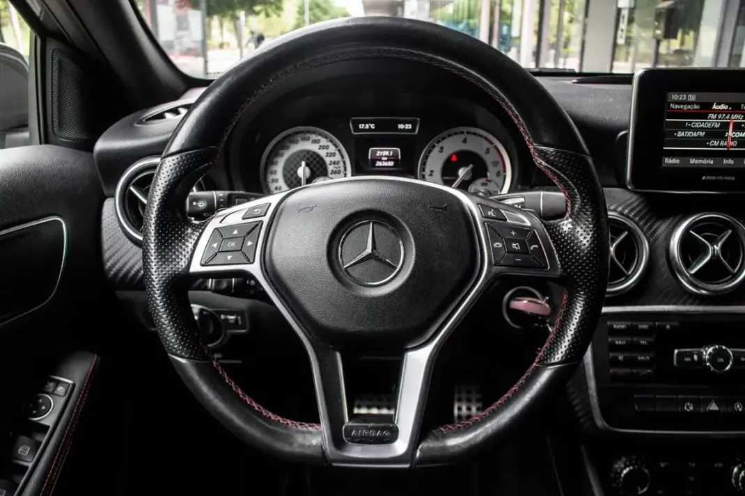 Mercedes-Benz A 180 2015 - 13990 EUR, 263650 km - AUTO.MOTO.pt - 263650km - foto 11 de 34