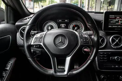 Mercedes-Benz A 180 2015 - 13990 EUR, 263650 km - AUTO.MOTO.pt - 263650km - foto 11 de 34