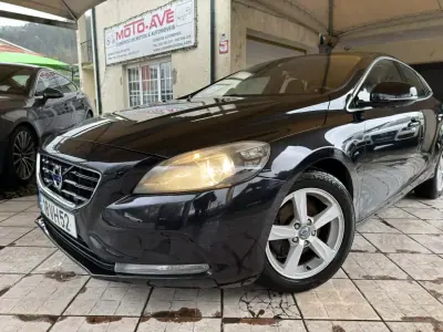 Volvo V40 2014 - 10950 EUR, 203325 km - AUTO.MOTO.pt - 203325km - foto 2 de 32