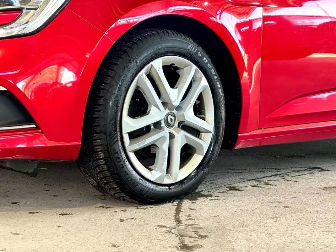 Renault Mégane Sport Tourer 2018 - 14900 EUR, 110134 km - AUTO.MOTO.pt - 110134km - foto 2 de 27