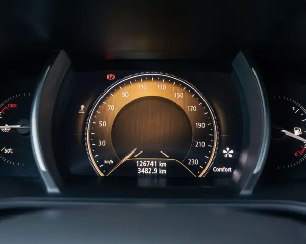 Renault Mégane Sport Tourer 2018 - 15990 EUR, 126740 km - AUTO.MOTO.pt - 126740km - foto 34 de 65