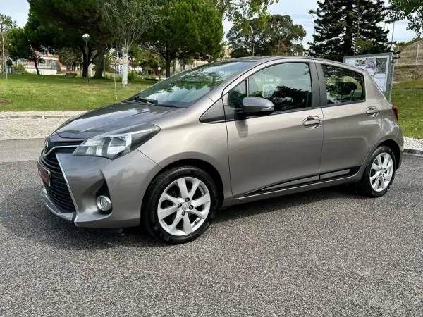 Toyota Yaris 1.0 VVT-i Comfort 2014 Gasolina