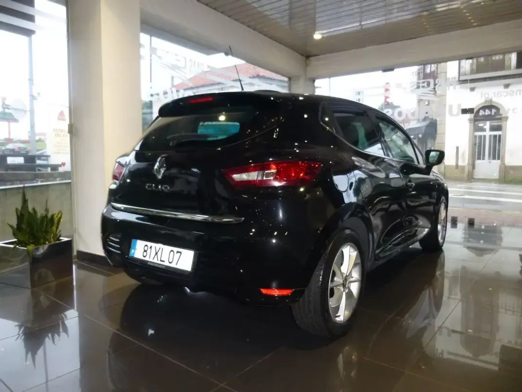 Renault Clio 2019 - 11700 EUR, 116904 km - AUTO.MOTO.pt - 116904km - foto 5 de 32