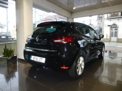 Renault Clio 2019 - 11700 EUR, 116904 km - AUTO.MOTO.pt - 116904km - foto 5 de 32