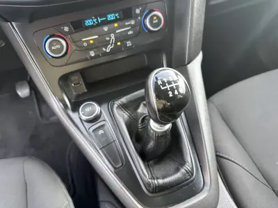 Ford Focus 2017 - 9900 EUR, 190000 km - AUTO.MOTO.pt - 190000km - foto 36 de 50