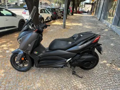 Yamaha XMAX 2022 - 3950 EUR, 28105 km - AUTO.MOTO.pt - 28105km - foto 7 de 13