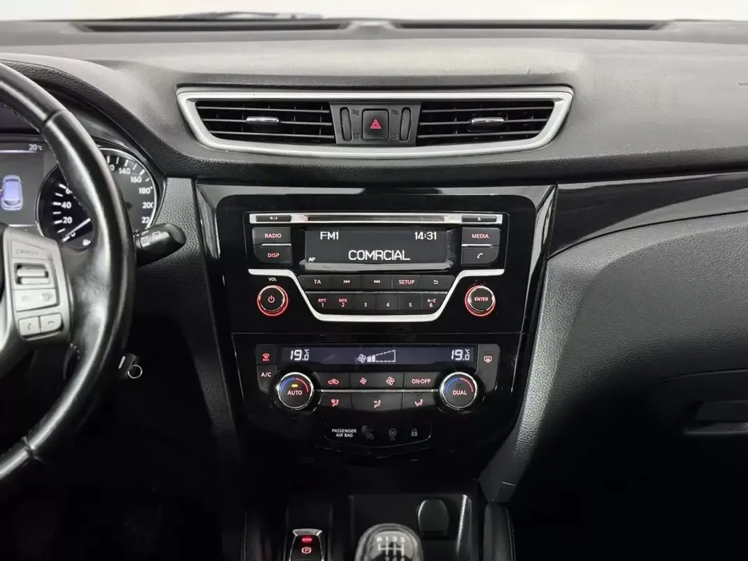 Nissan Qashqai 2015 - 13750 EUR, 96000 km - 96000km - foto 25 de 45